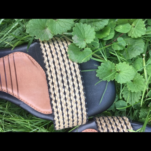 Beautiful sandals! - Picture 2 of 3